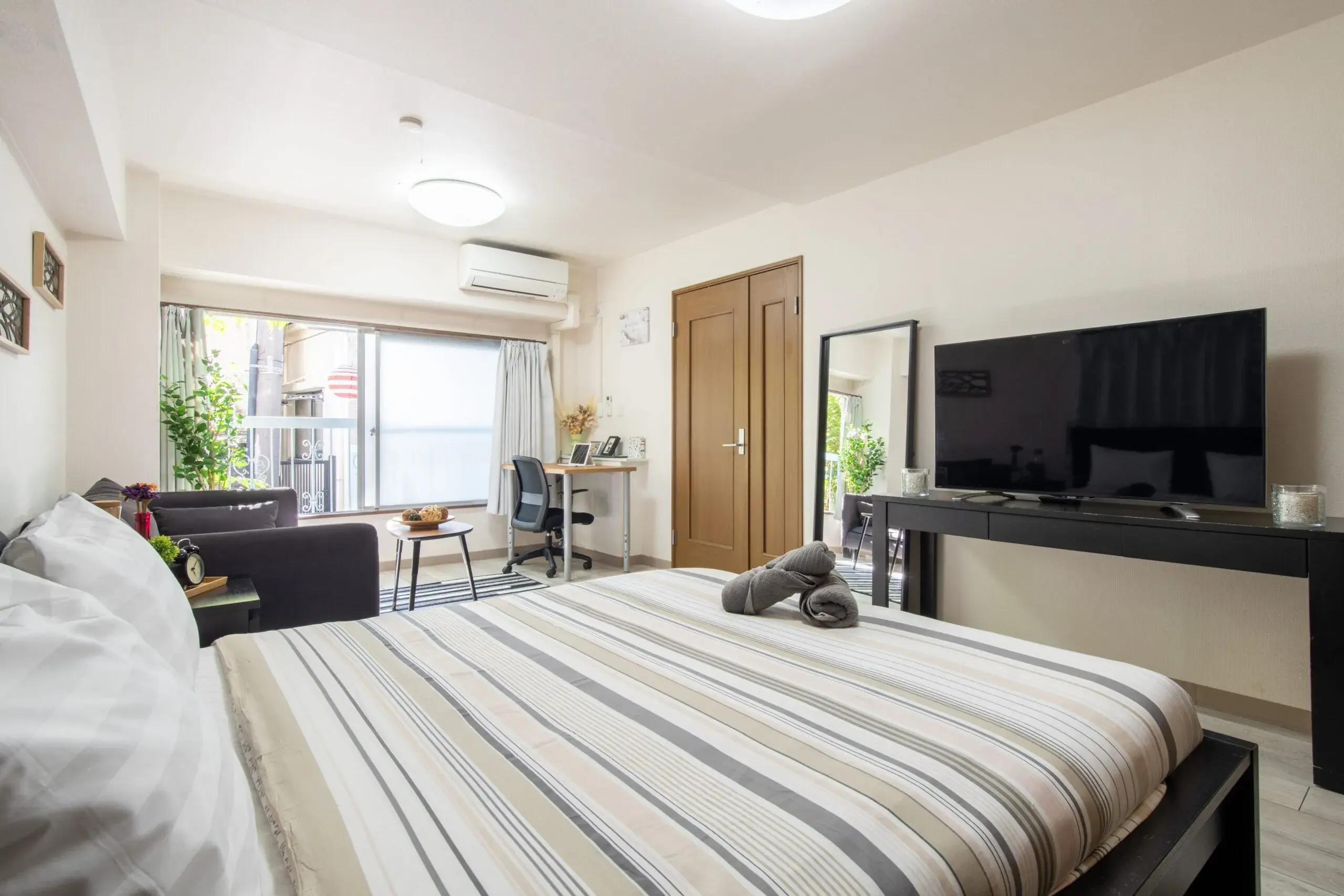Spacious Furnished Apartment in Meguro