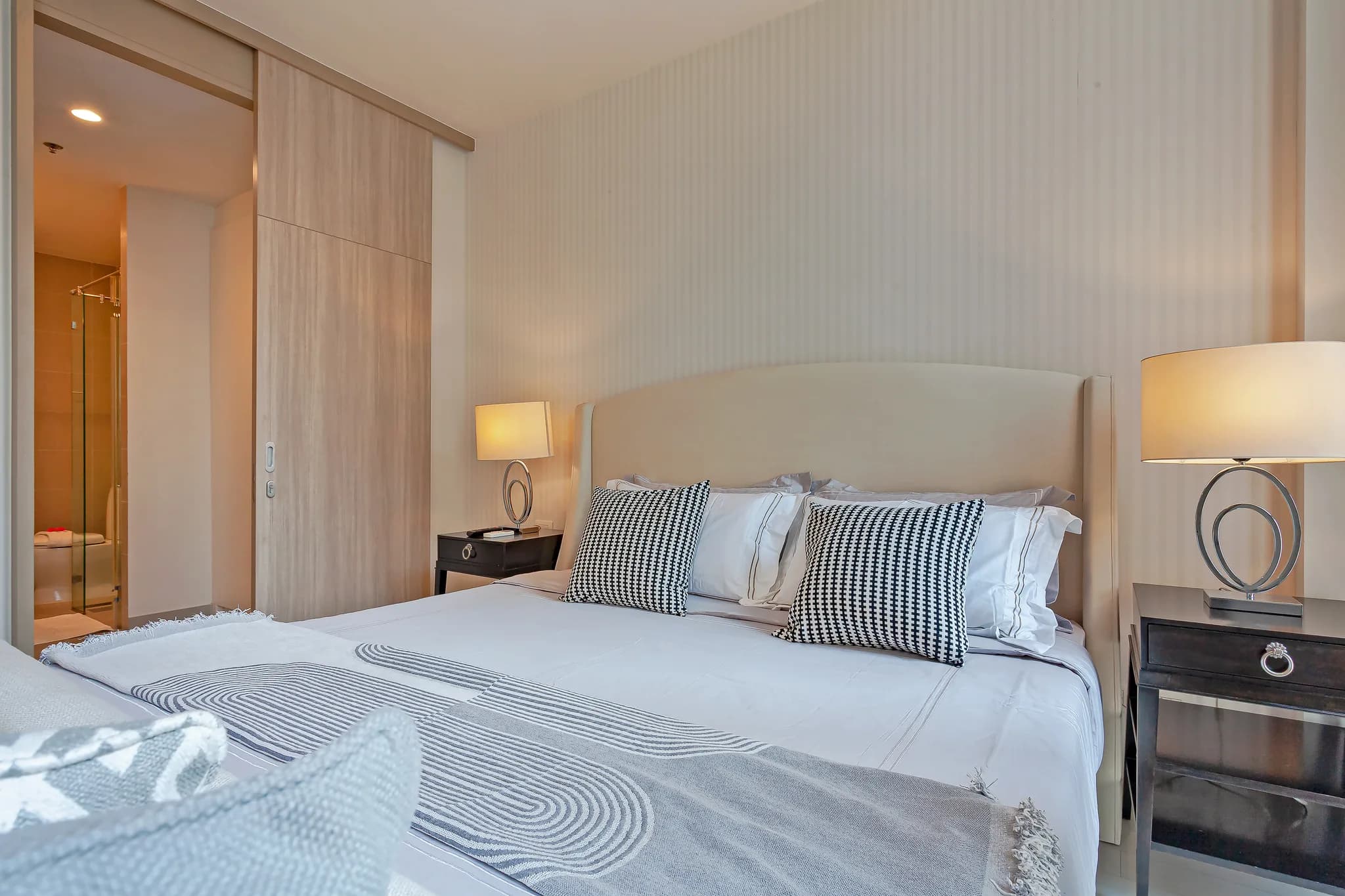 Noble Ploenchit — 329